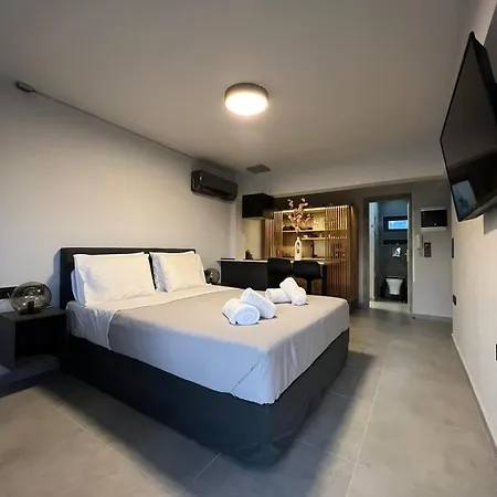 Loft Spa Greece - Enjoy Our Jacuzzi Kalamata Exterior photo